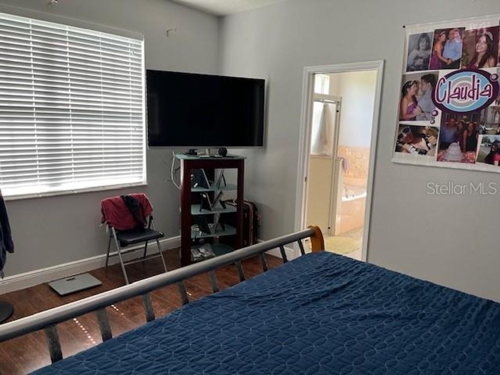 Image 19 of property listing at 9721 OLD PATINA WAY, Orlando, FL 32832