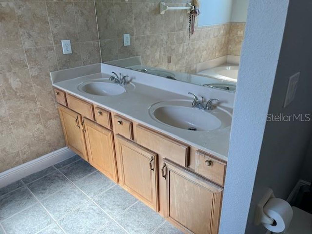 Image 61 of property listing at 9721 OLD PATINA WAY, Orlando, FL 32832