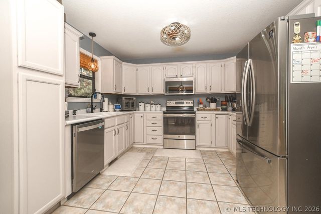 2548 Pine Tree Drive, Kansas, OK 74347