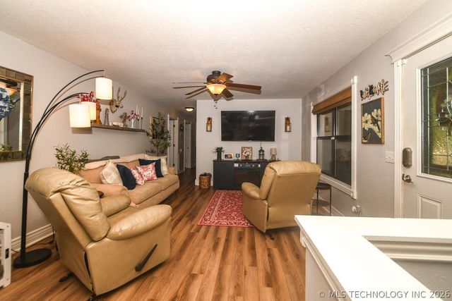 2548 Pine Tree Drive, Kansas, OK 74347