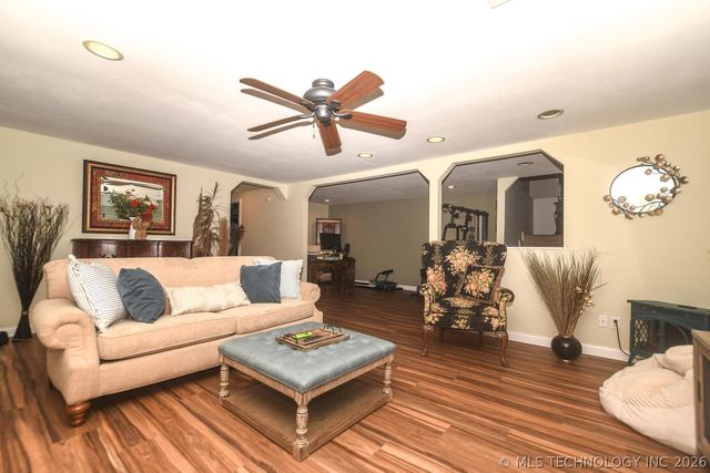 2548 Pine Tree Drive, Kansas, OK 74347