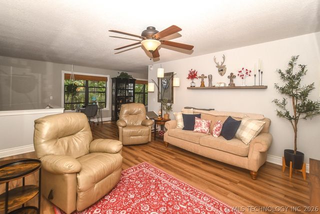 2548 Pine Tree Drive, Kansas, OK 74347