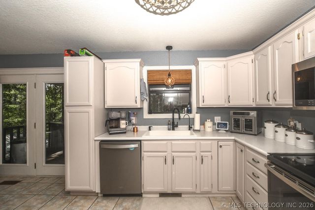 2548 Pine Tree Drive, Kansas, OK 74347