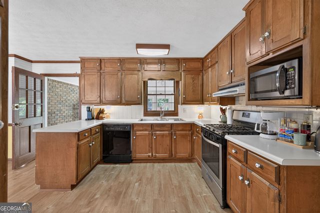 2220 Valley Creek Circle, Snellville, GA 30078