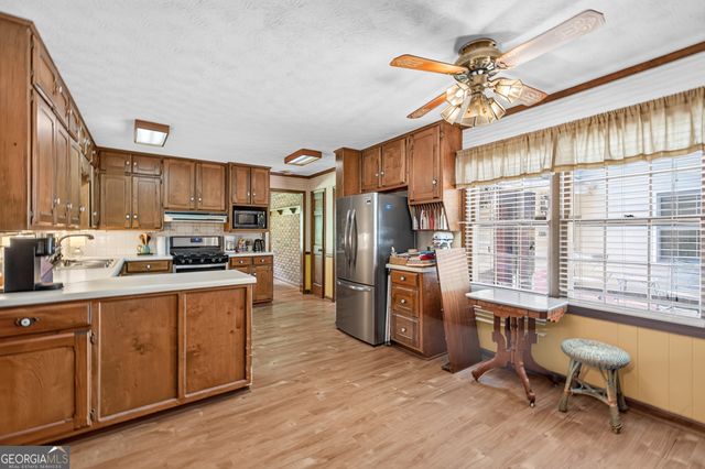 2220 Valley Creek Circle, Snellville, GA 30078