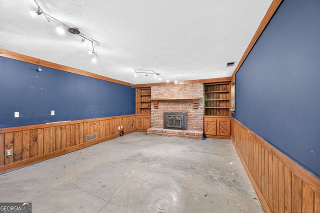 2220 Valley Creek Circle, Snellville, GA 30078