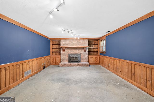 2220 Valley Creek Circle, Snellville, GA 30078