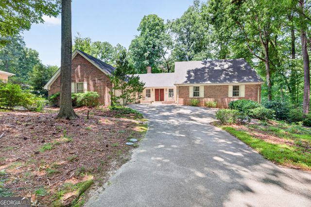 2220 Valley Creek Circle, Snellville, GA 30078