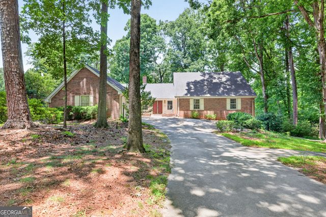 2220 Valley Creek Circle, Snellville, GA 30078