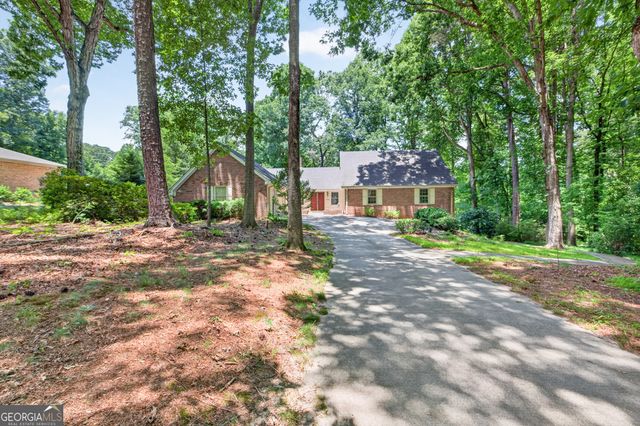 2220 Valley Creek Circle, Snellville, GA 30078