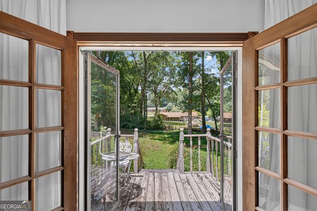 2220 Valley Creek Circle, Snellville, GA 30078