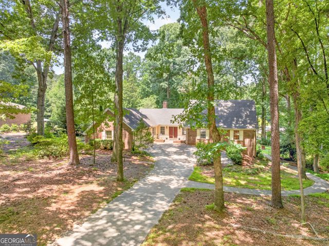 2220 Valley Creek Circle, Snellville, GA 30078