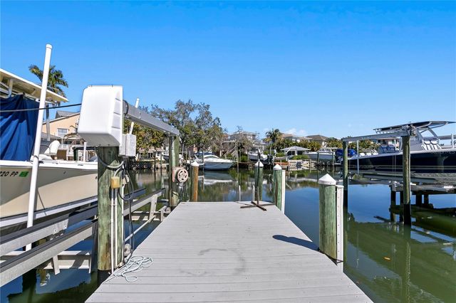 1867 BAYOU GRANDE BOULEVARD NE, St Petersburg, FL 33703