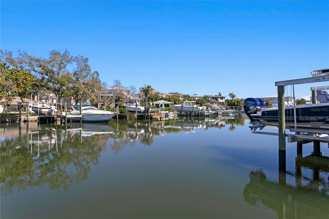 1867 BAYOU GRANDE BOULEVARD NE, St Petersburg, FL 33703