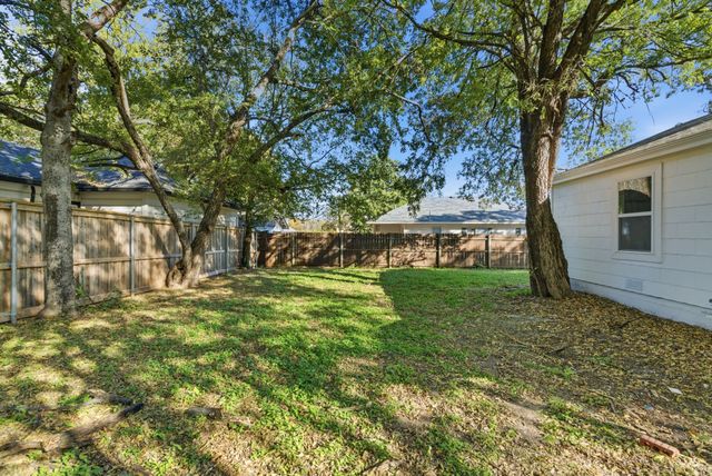 112 W Akard Street, Weatherford, TX 76086