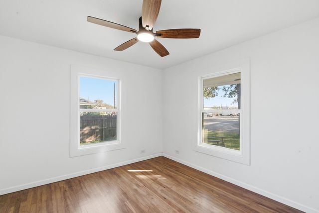 112 W Akard Street, Weatherford, TX 76086