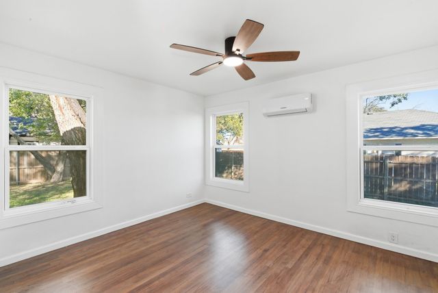 112 W Akard Street, Weatherford, TX 76086