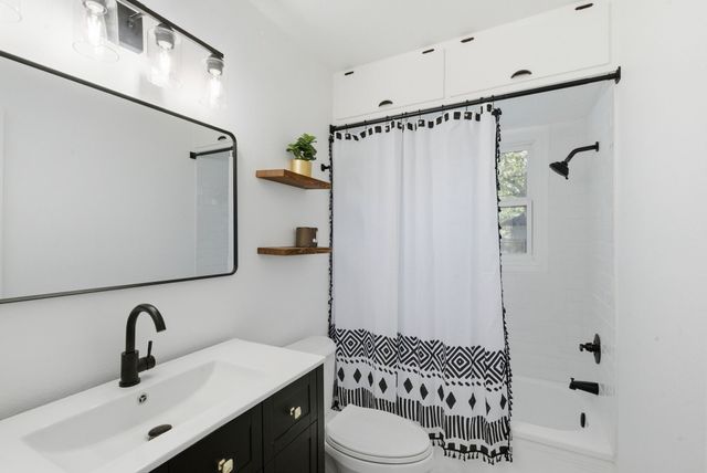 112 W Akard Street, Weatherford, TX 76086