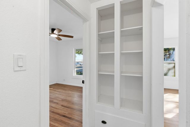 112 W Akard Street, Weatherford, TX 76086