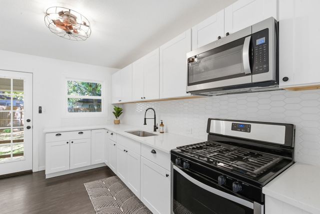 112 W Akard Street, Weatherford, TX 76086