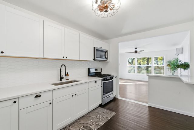 112 W Akard Street, Weatherford, TX 76086