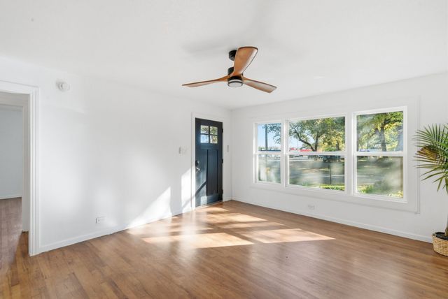 112 W Akard Street, Weatherford, TX 76086