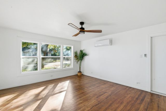 112 W Akard Street, Weatherford, TX 76086