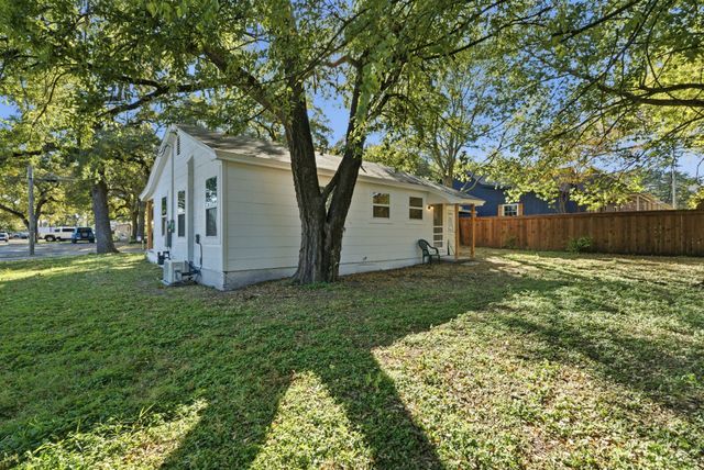 112 W Akard Street, Weatherford, TX 76086