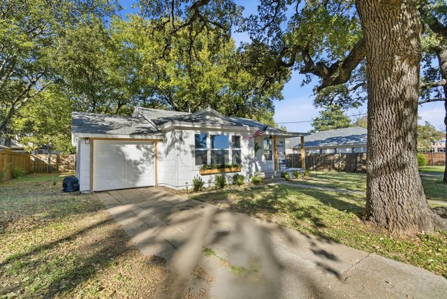 112 W Akard Street, Weatherford, TX 76086