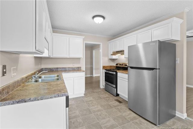 2109 Hollyridge Place, Fayetteville, NC 28304