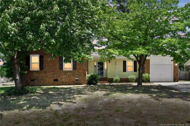 2109 Hollyridge Place, Fayetteville, NC 28304