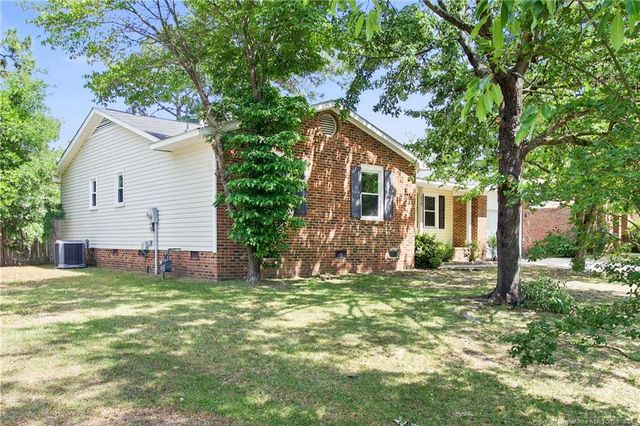 2109 Hollyridge Place, Fayetteville, NC 28304