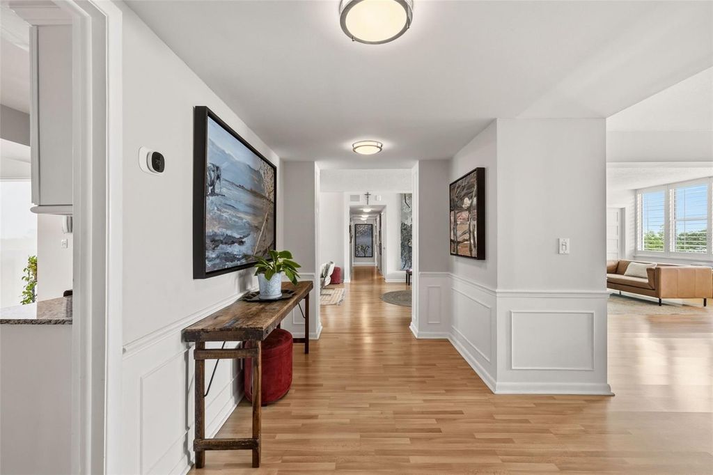 Image 5 of property listing at 2403 S ARDSON PLACE 702B, Tampa, FL 33629