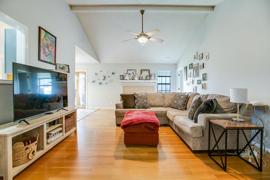 Image 4 of property listing at 1228 June Lane, San Angelo, TX 76905