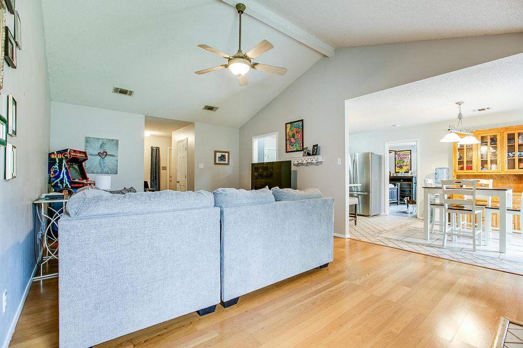 Image 6 of property listing at 1228 June Lane, San Angelo, TX 76905