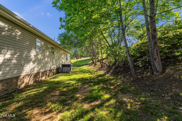 1025 Old Boones Creek Road, Jonesborough, TN 37659