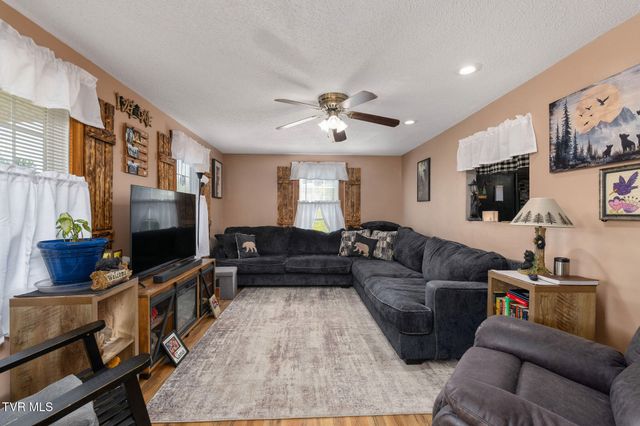 1025 Old Boones Creek Road, Jonesborough, TN 37659