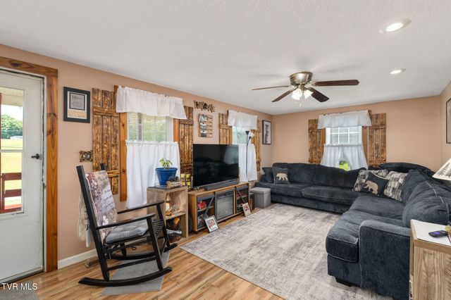 1025 Old Boones Creek Road, Jonesborough, TN 37659