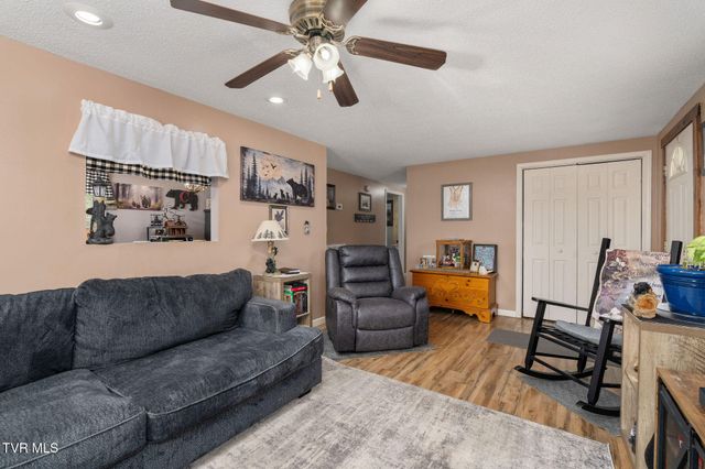 1025 Old Boones Creek Road, Jonesborough, TN 37659