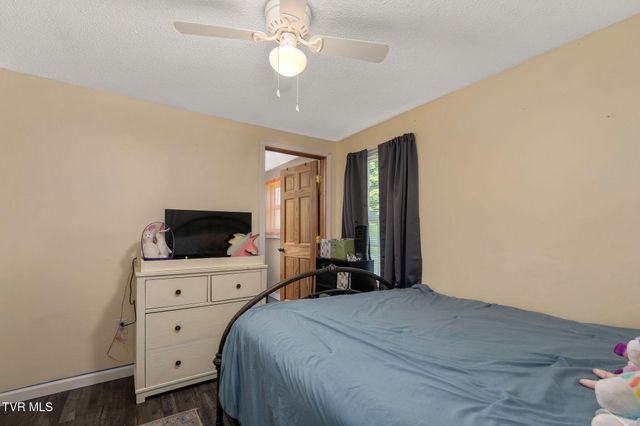 1025 Old Boones Creek Road, Jonesborough, TN 37659