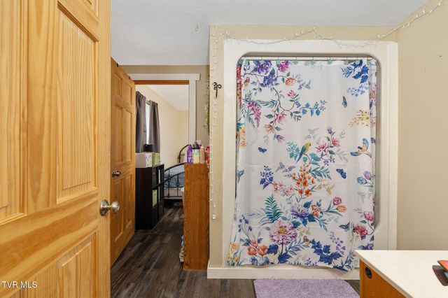 1025 Old Boones Creek Road, Jonesborough, TN 37659