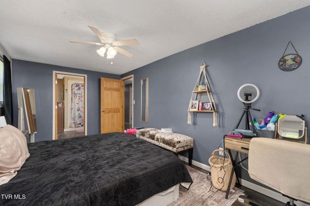 1025 Old Boones Creek Road, Jonesborough, TN 37659
