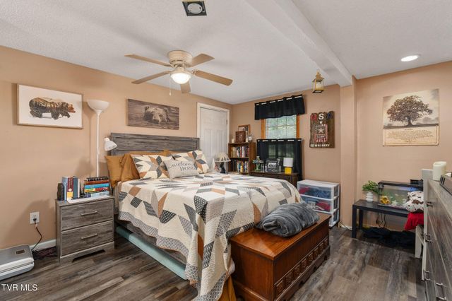1025 Old Boones Creek Road, Jonesborough, TN 37659