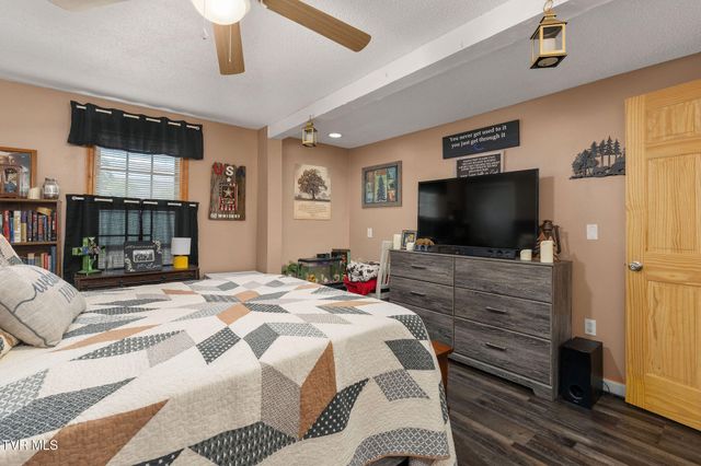 1025 Old Boones Creek Road, Jonesborough, TN 37659
