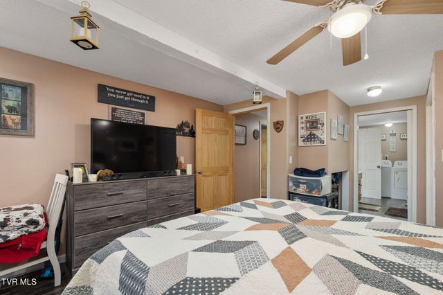 1025 Old Boones Creek Road, Jonesborough, TN 37659