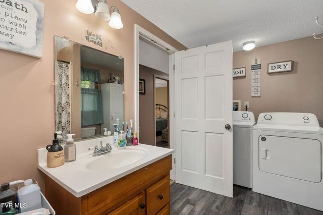 1025 Old Boones Creek Road, Jonesborough, TN 37659