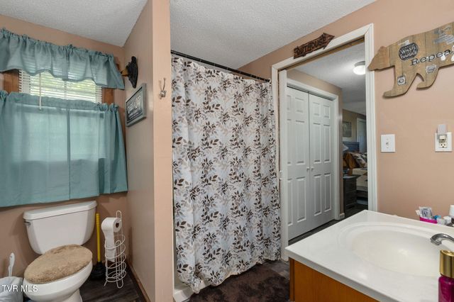 1025 Old Boones Creek Road, Jonesborough, TN 37659