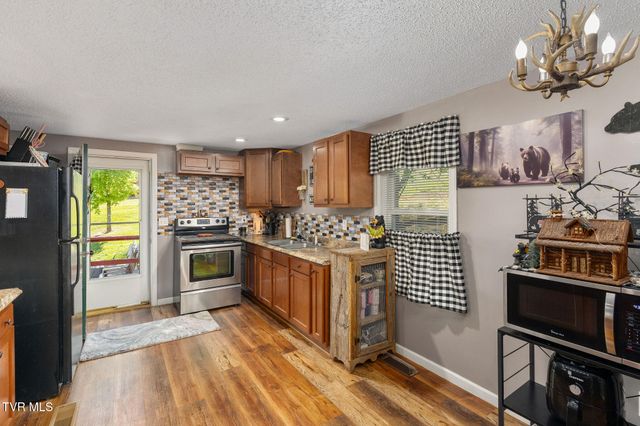 1025 Old Boones Creek Road, Jonesborough, TN 37659