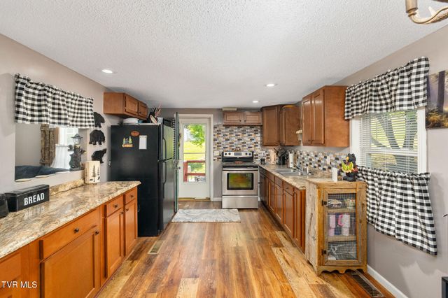 1025 Old Boones Creek Road, Jonesborough, TN 37659
