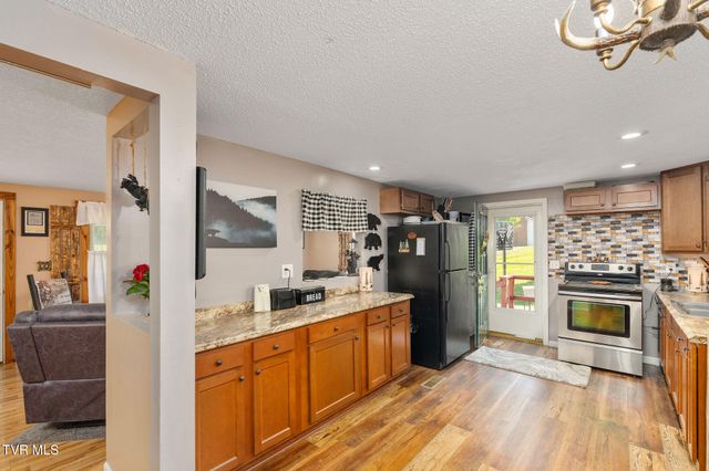 1025 Old Boones Creek Road, Jonesborough, TN 37659